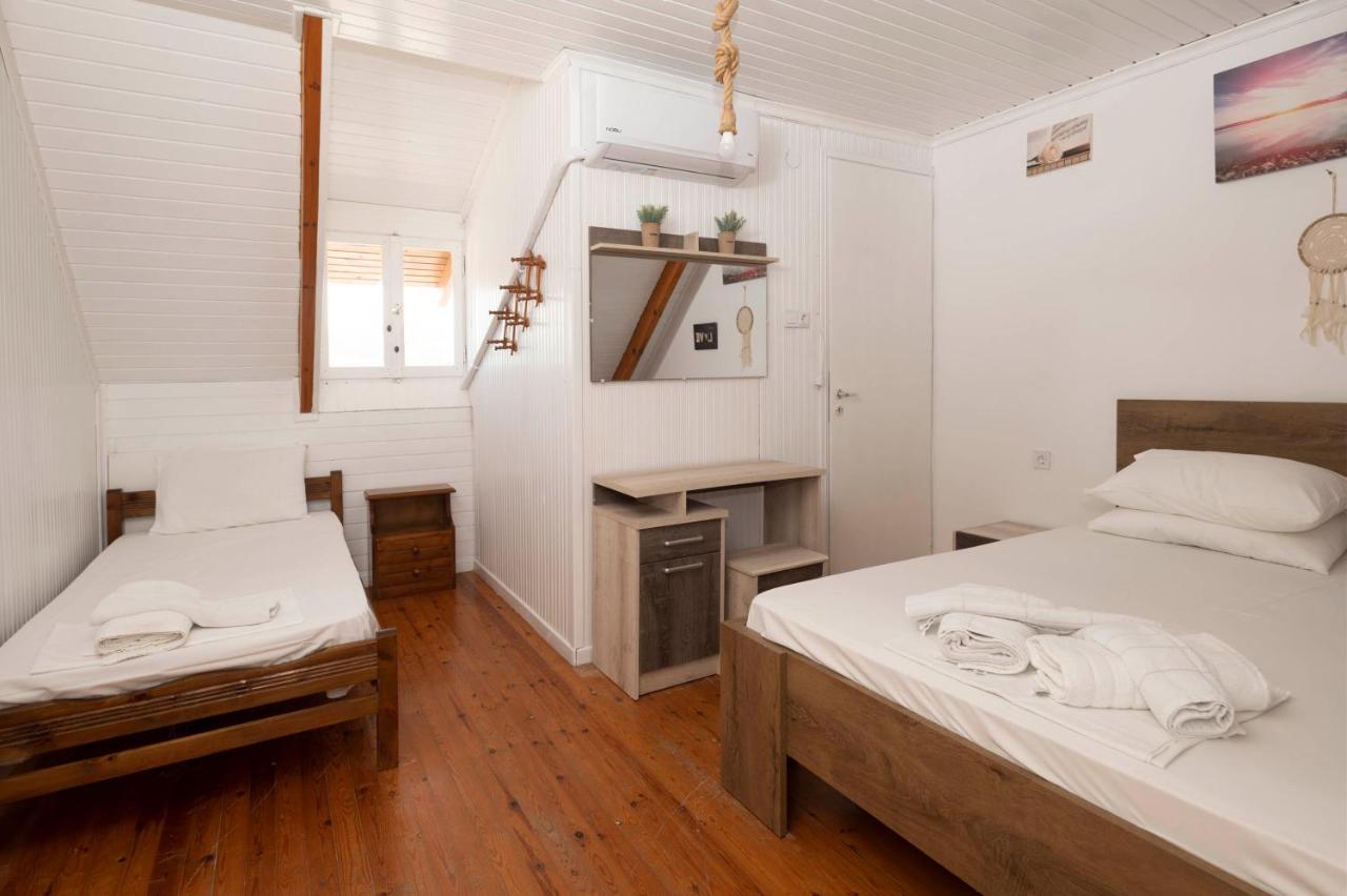 Giorgos House Attic Apartment Gialova Exterior foto