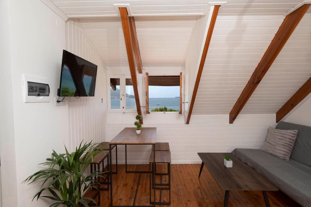 Giorgos House Attic Apartment Gialova Exterior foto